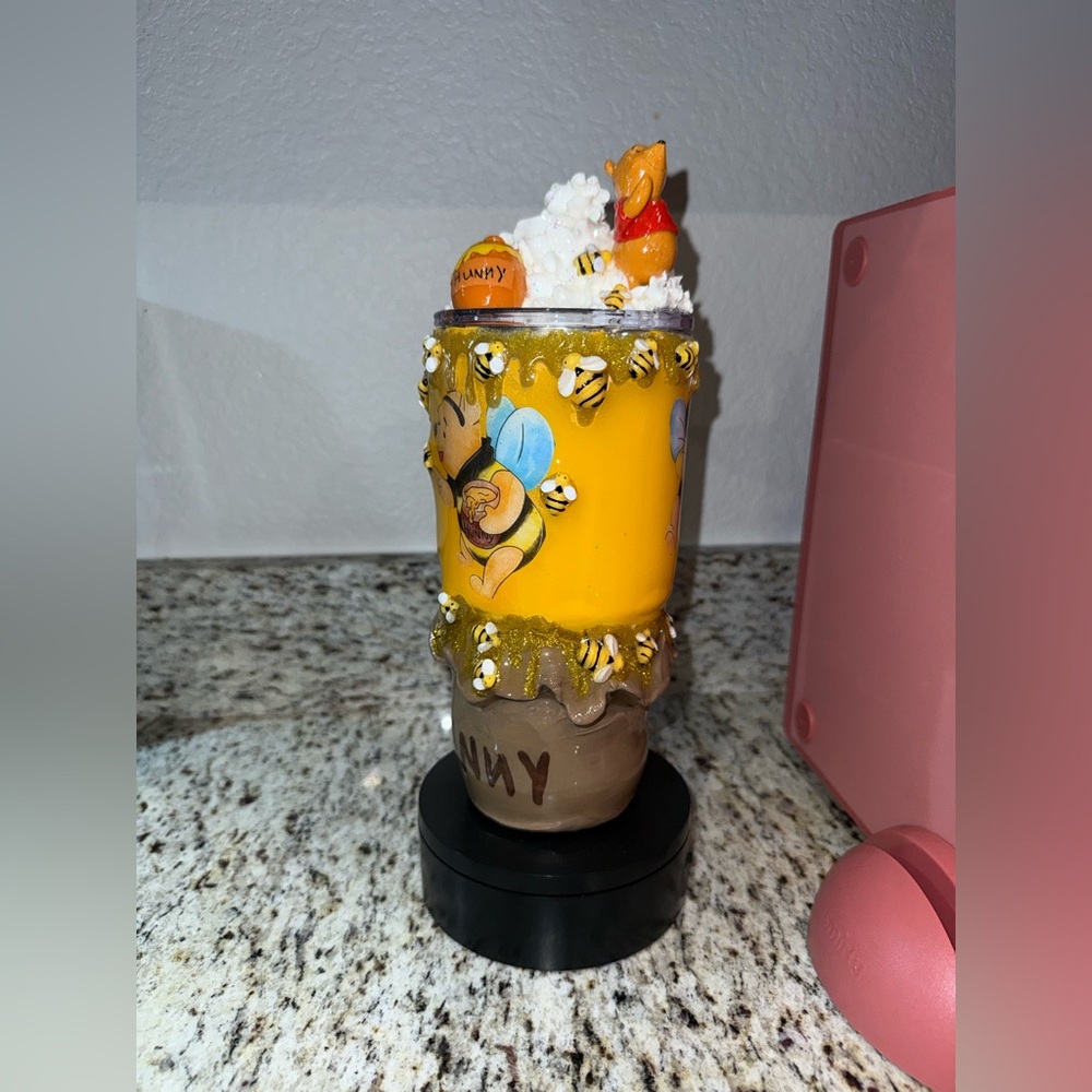 Winnie the Pooh Honey Pot tumbler - Picture 4 of 6